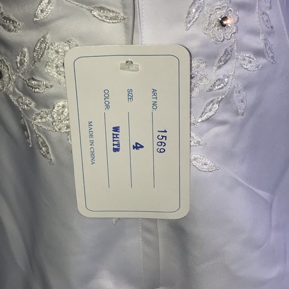 Wedding dress - Picture 3 of 5